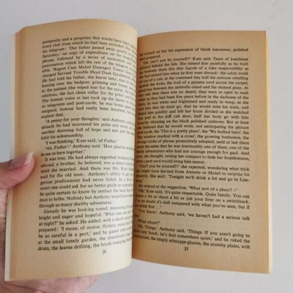 1974 England Made Me Paperback by Graham Greene, Penguin Books Michael York - Picture 6 of 7